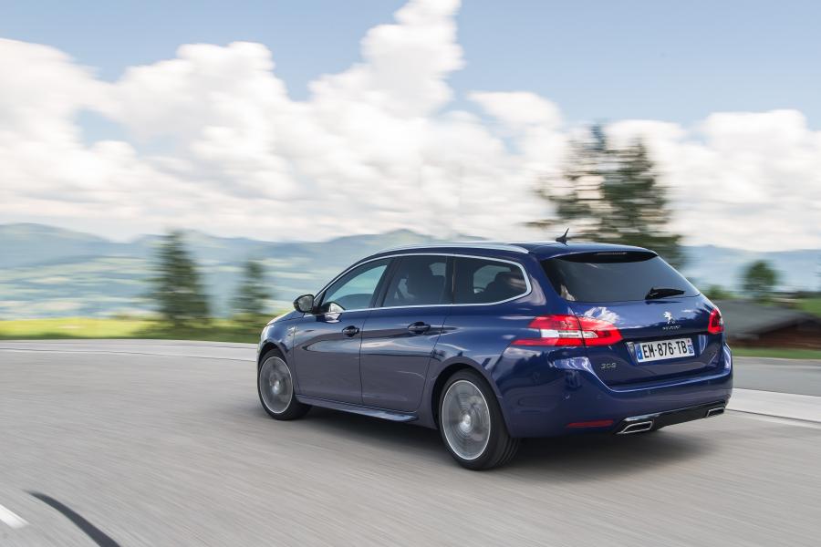  Peugeot 308 SW GT 2017 года  (WW) (фото 23 из 29)